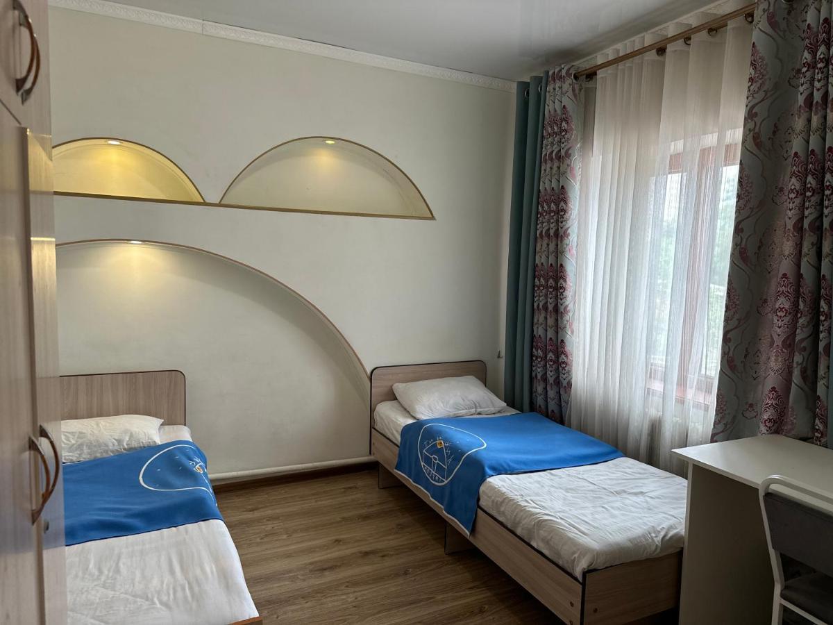 Tunduk Hostel Bishkek Exterior foto