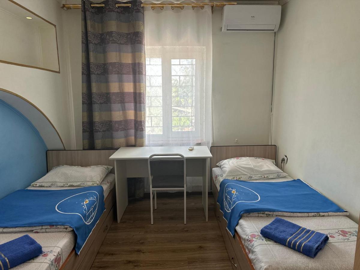 Tunduk Hostel Bishkek Exterior foto