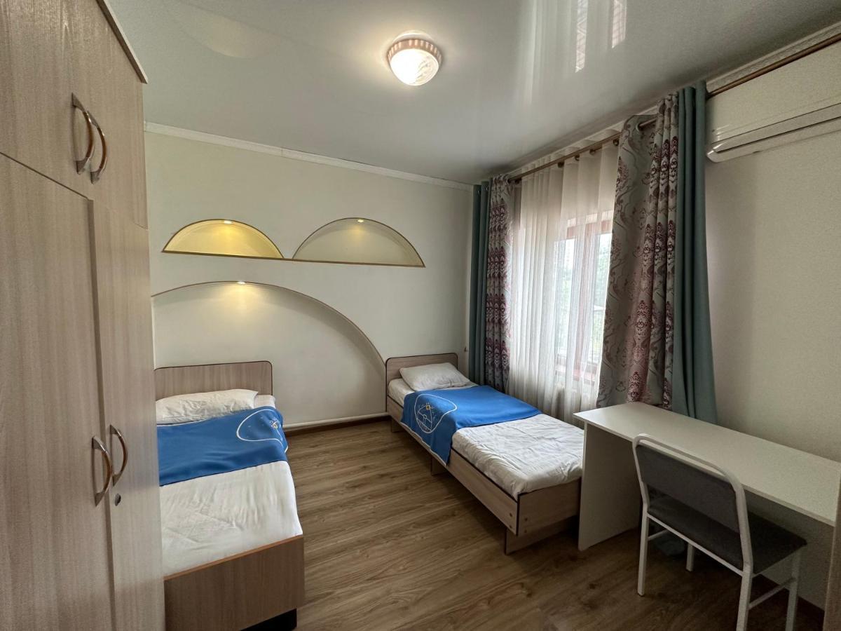 Tunduk Hostel Bishkek Exterior foto