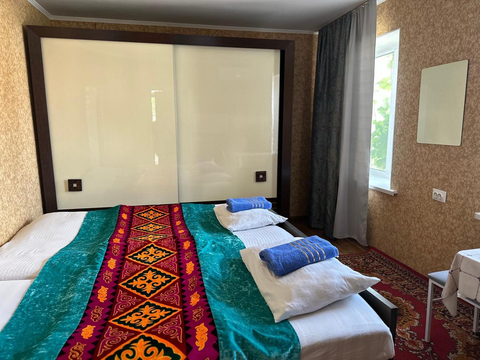 Tunduk Hostel Bishkek Exterior foto